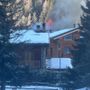 La Thuile, evacuato il condominio Le Col de Neige per un incendio al tetto La Thuile, evacuato il condominio Le Col de Neige per un incendio al tetto