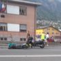 Aosta, auto fa inversione vietata in Statale 26, motociclista finisce in ospedale; caccia al trasgressore