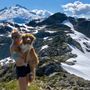 Kalie McCrystal con il suo cane nel 2020 (immagine da profilo FB)
