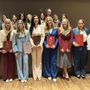 in prima fila da sinistra le laureate Elodie Gard, Nicole Manella, Giulia Lanaro, Gina Crihana, Fabiola Zola, Alessandra Comin, Lucia Brunzu e Laura Gagliotti in prima fila da sinistra le laureate Elodie Gard, Nicole Manella, Giulia Lanaro, Gina Crihana, Fabiola Zola, Alessandra Comin, Lucia Brunzu e Laura Gagliotti