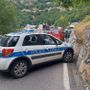 Polizia locale di Valtournenche impegnata nei rilievi di un incidente (foto d'archivio)