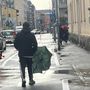 Marino Rodio mentre si allontana dal Palazzo di Giustizia
