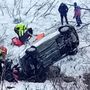 Valtournenche; auto esce di strada e precipita lungo una scarpata, due feriti