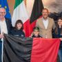 Il Presidente della Giunta, Renzo Testolin (a sn) con il presidente del Coni VdA, Jean Dondeynaz insieme ad alcuni giovanissimi atleti
