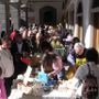 Lungo i portici del Municipio sono diverse le manifestazioni ludico-commerciali organizzate da artigiani e commercianti (foto d'archivio)