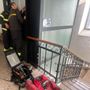 Un intervento emergenziale dei Vigili del fuoco durante uno dei tanti 'blocchi' dell'ascensore del tribunale aostano