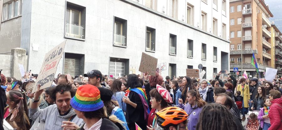 Oltre duemila persone hanno sfilato in festa all'Aosta Pride 2024 Oltre duemila persone hanno sfilato in festa all'Aosta Pride 2024