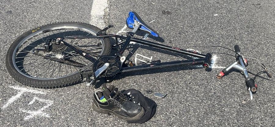 Investito da due auto sulla strada di Gressan, grave giovane ciclista