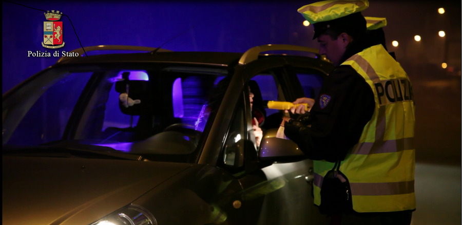 In una notte tre patenti ritirate ad Aosta dalla Polstrada