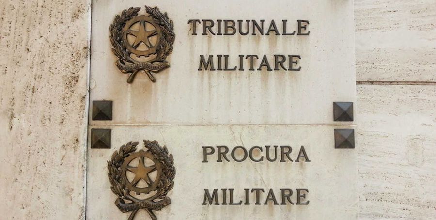 Sentenza choc del Tribunale militare di Napoli: Green pass inutile e vaccino anti Covid pericoloso