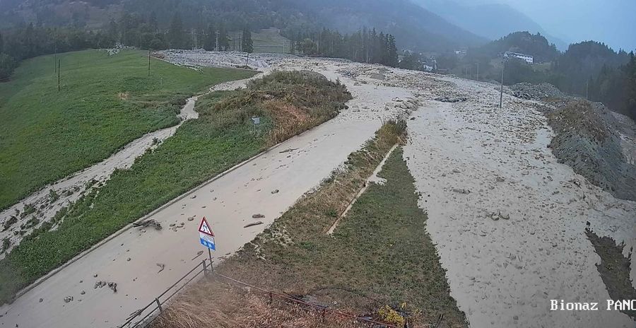 Frane, chiuse strade a Bionaz e Ollomont, evacuato un villaggio