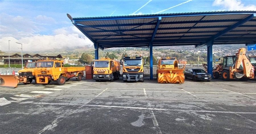 In Valle scatta l’obbligo di gomme invernali o catene a bordo In Valle scatta l’obbligo di gomme invernali o catene a bordo