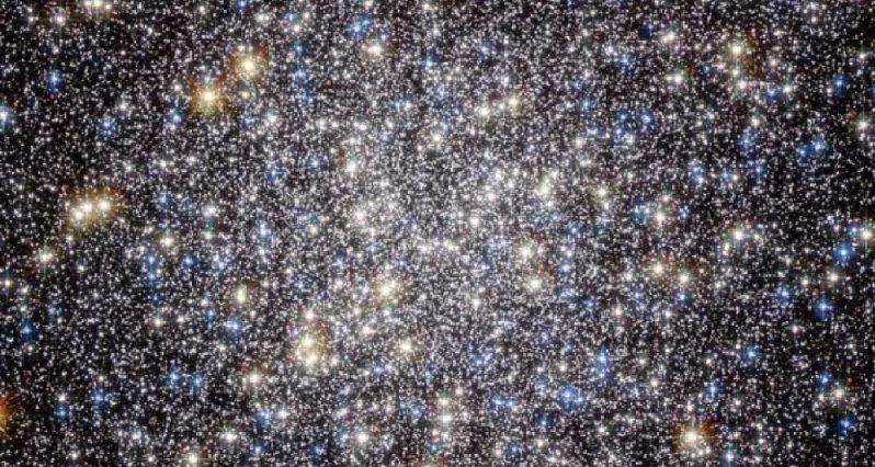 M13: Il più brillante e maestoso ammasso globulare dell'emisfero nord, incastonato nella costellazione di Ercole. M13: Il più brillante e maestoso ammasso globulare dell'emisfero nord, incastonato nella costellazione di Ercole.