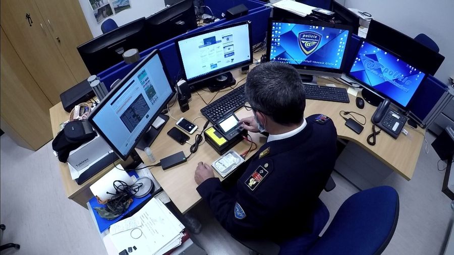 Aumentati anche in Valle i minori vittime di reati sessuali online