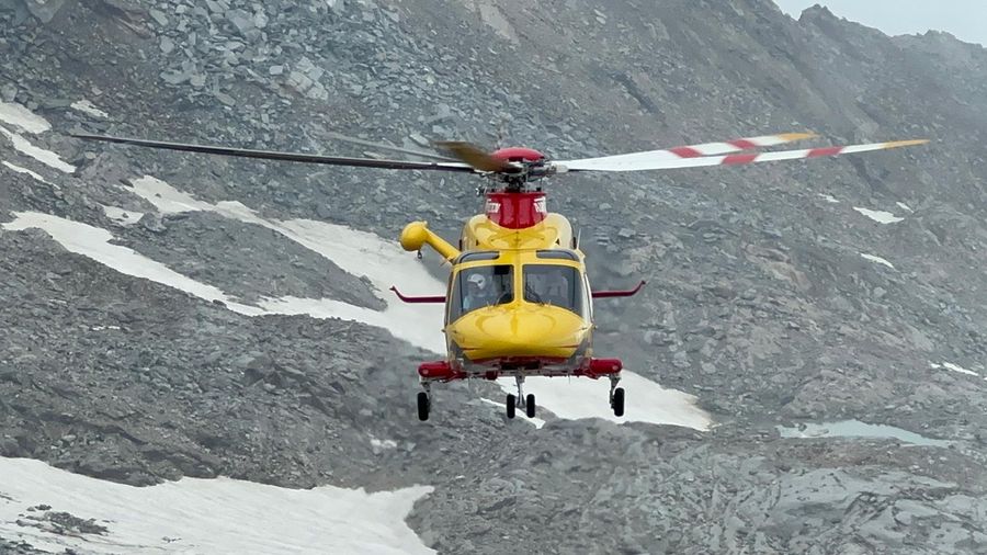 Alpinista cade e muore sul ghiacciaio del Miage Alpinista cade e muore sul ghiacciaio del Miage