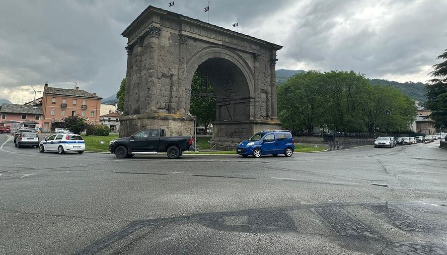 Lega VdA, 'ecofollia green di Nuti vuole abolire definitivamente le auto dalla città' Lega VdA, 'ecofollia green di Nuti vuole abolire definitivamente le auto dalla città'