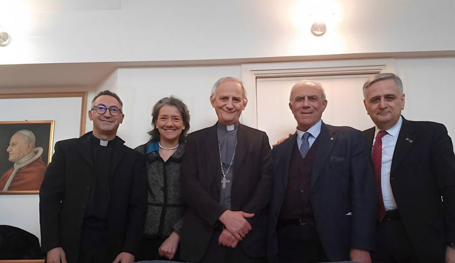 Da sn don Isidoro Mercuri Giovinazzo, la dottoressa Marina Casini, Sua Eminenza Matteo Maria Zuppi, il professor Aldo Bova e il dottor Antonio Falcone