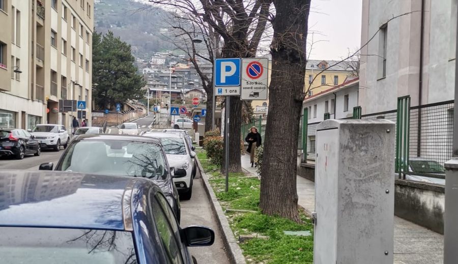 Aosta, multe in corso Père Laurent; protestano gli automobilisti per la segnaletica