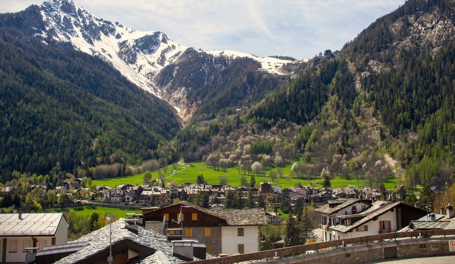 L'allarme dei sindaci di Courmayeur e Valtournenche, 'da noi troppa speculazione edilizia' L'allarme dei sindaci di Courmayeur e Valtournenche, 'da noi troppa speculazione edilizia'