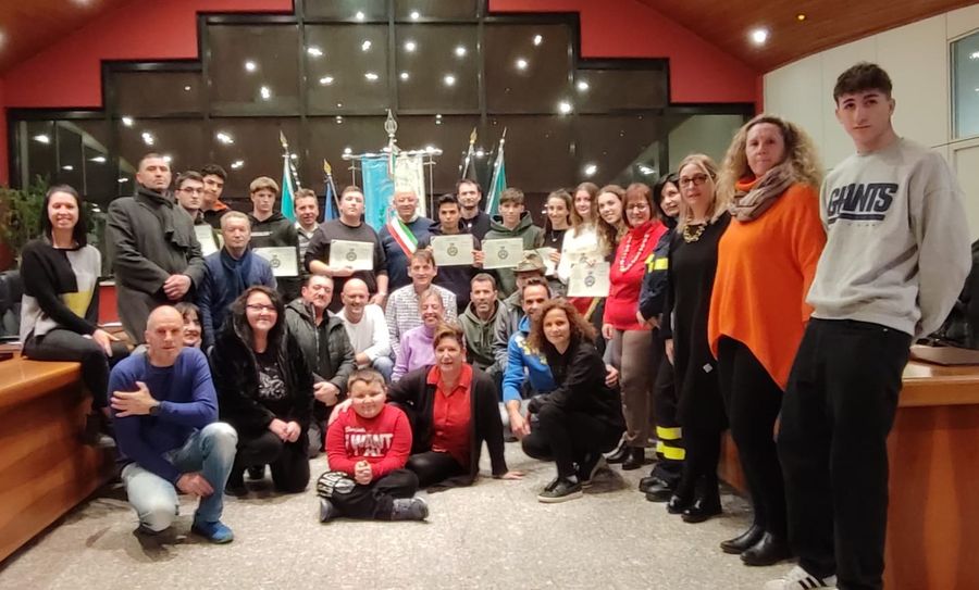 I neodiciottenni di Pollein con il Consiglio comunale i genitori e le associazioni del territorio