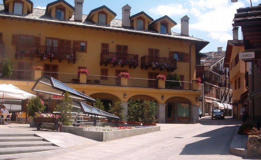 Courmayeur, ecco la 'Biblioteca delle montagne' Courmayeur, ecco la 'Biblioteca delle montagne'