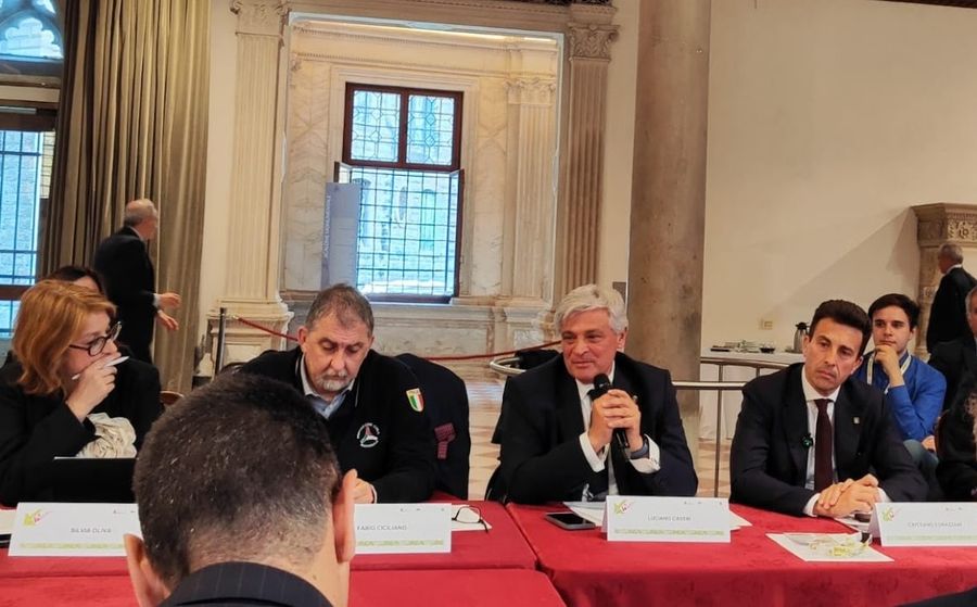 Dal tavolo di confronto tra regioni su sostenibilità dei territori l'assessore Caveri interviene sulla governance nel processo di transizione Dal tavolo di confronto tra regioni su sostenibilità dei territori l'assessore Caveri interviene sulla governance nel processo di transizione