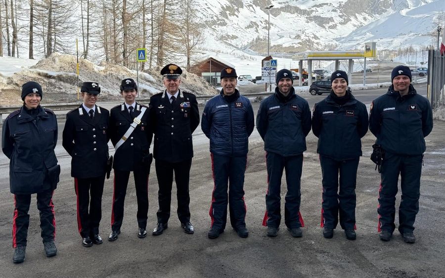Il comandante interregionale dei carabinieri Riccardo Galletta in visita in Valle