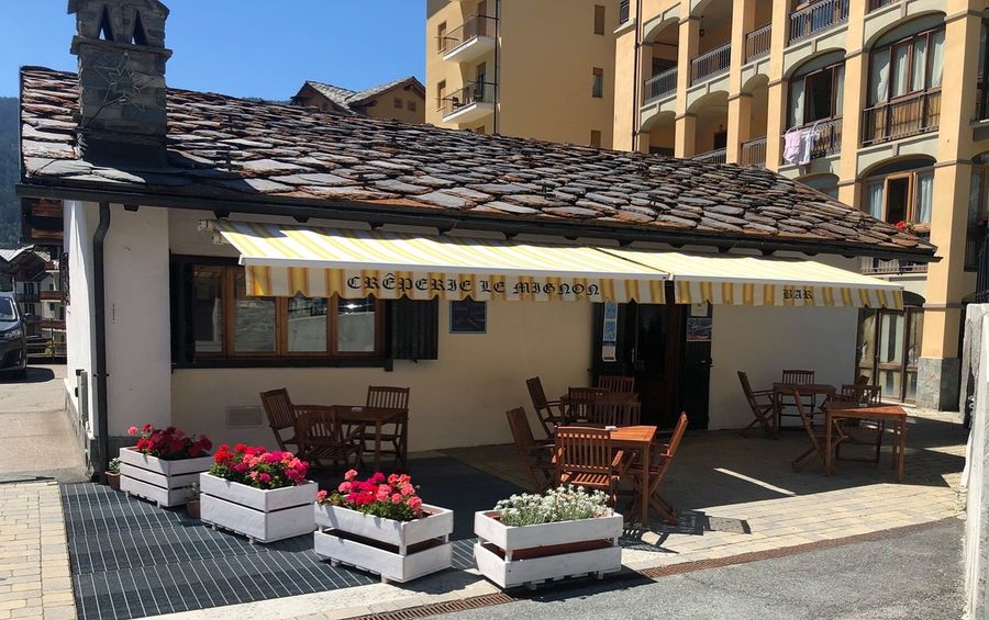 Imbarazzo e paura alla Creperie Bar Le Mignon di Brusson Imbarazzo e paura alla Creperie Bar Le Mignon di Brusson