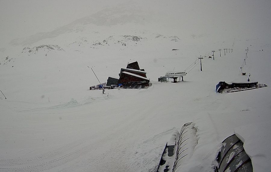 La neve a Cervinia poco prima delle 11 di questa mattina La neve a Cervinia poco prima delle 11 di questa mattina