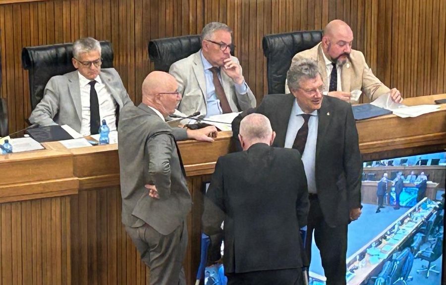 Esponenti della Giunta regionale durante una pausa del Consiglio Valle Esponenti della Giunta regionale durante una pausa del Consiglio Valle