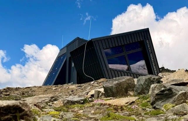 Gressoney La Trinité, ecco il nuovo bivacco 'Remo Passera' all'Alta Luce Gressoney La Trinité, ecco il nuovo bivacco 'Remo Passera' all'Alta Luce