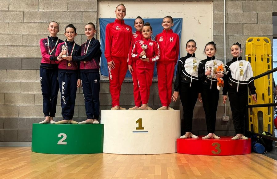 Sul più alto gradino del podio Avallone, Bo, Cuaz e Cairo Sul più alto gradino del podio Avallone, Bo, Cuaz e Cairo