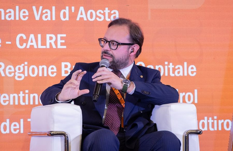 Stefano Aggravi durante il suo intervento a Trento