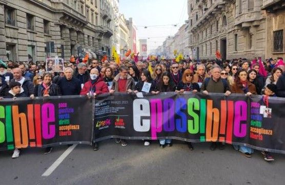 Studenti e istituzioni in piazza Chanoux ad Aosta per dire 'no' alle mafie Studenti e istituzioni in piazza Chanoux ad Aosta per dire 'no' alle mafie