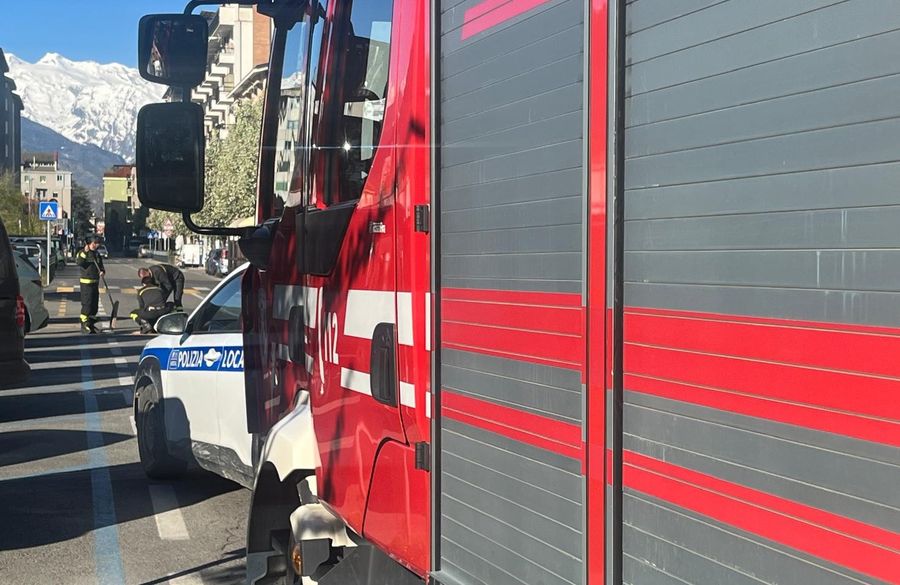 Aosta, auto contro moto, un ferito