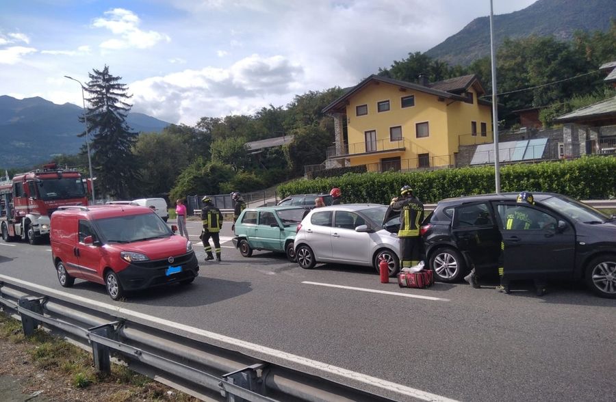 Quart; tamponamento tra quattro auto all'Amérique, due persone in ospedale