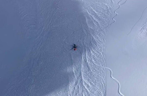 L'intervento di soccorso 'ripreso' dall'elicottero