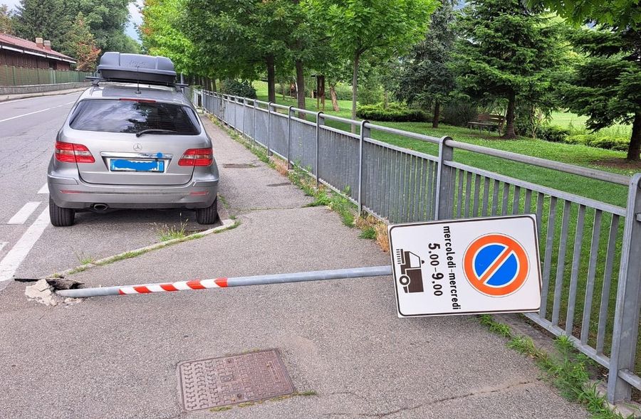 Vandali scatenati nella notte tra Gressan e Aosta