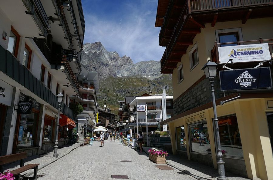 Via Carrel a Cervinia