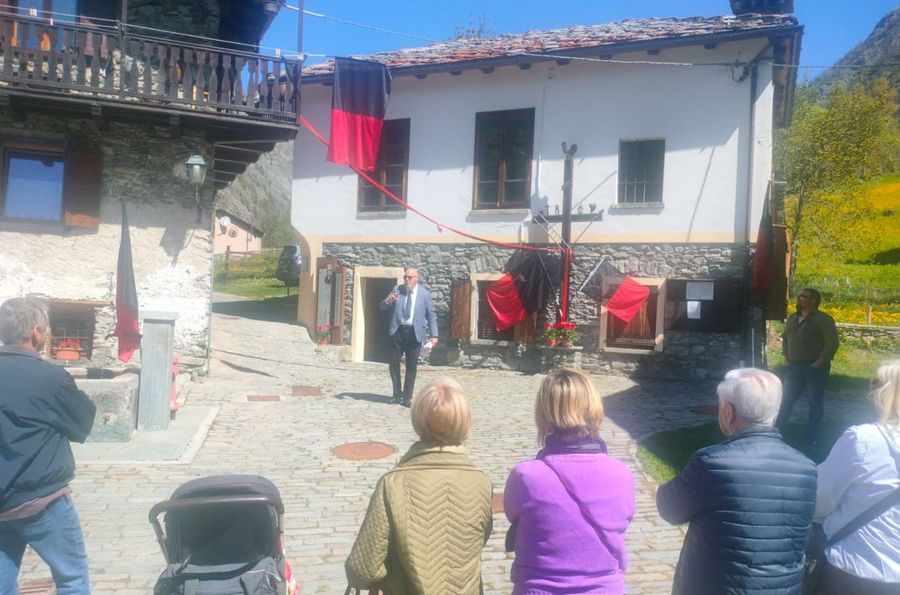 Un momento della commemorazione oggi a Rovenaud