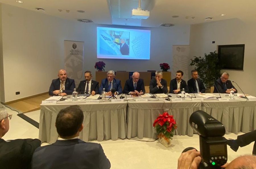 'Meglio di un regalo di Natale...', con 20 euro al mese si viaggerà senza limiti in tutta la Valle 'Meglio di un regalo di Natale...', con 20 euro al mese si viaggerà senza limiti in tutta la Valle