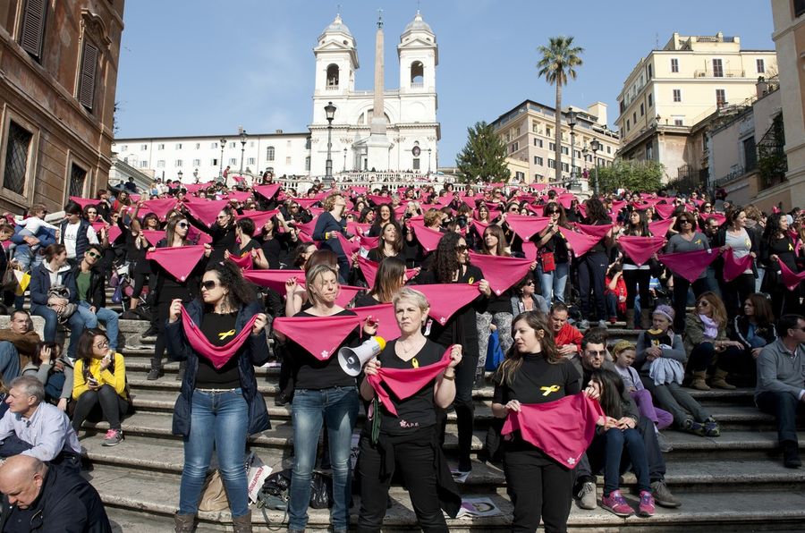 Endometriosi, i Fiori della Consapevolezza sbocciano anche ad Aosta