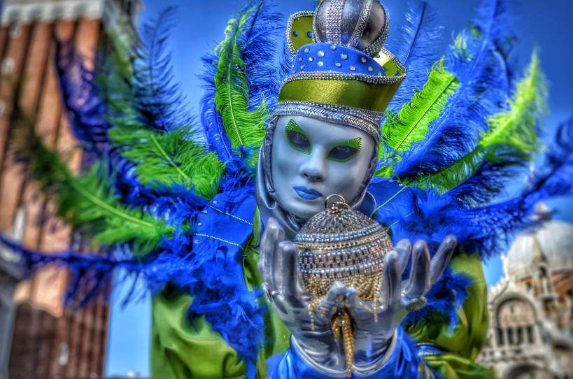 Carnevale 2026; edizione 'tardiva' tra tradizione, calendario lunare e coincidenze romantiche