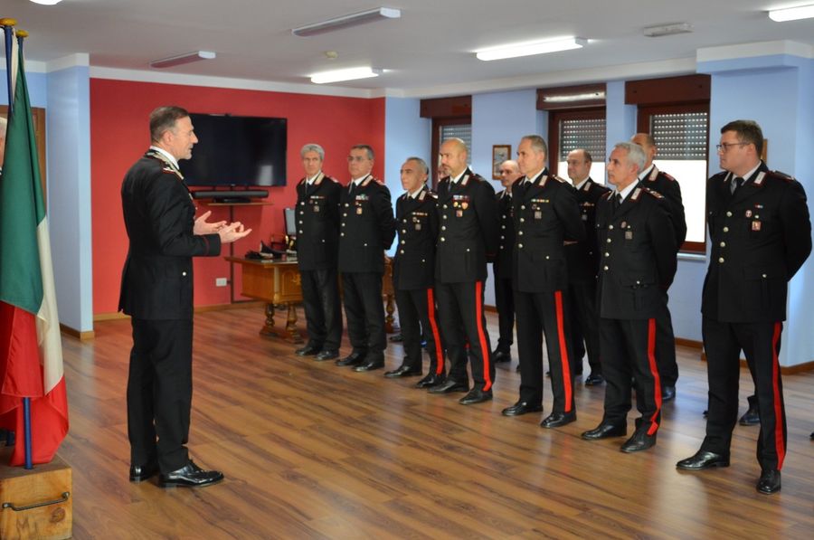 Un momento dell'incontro del Generale Andrea Paterna con i carabinieri del Comando di Aosta
