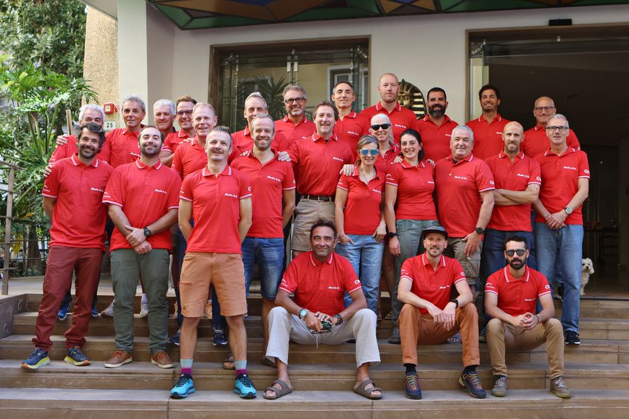 Foto di gruppo per i direttori delle scuole di sci valdostne