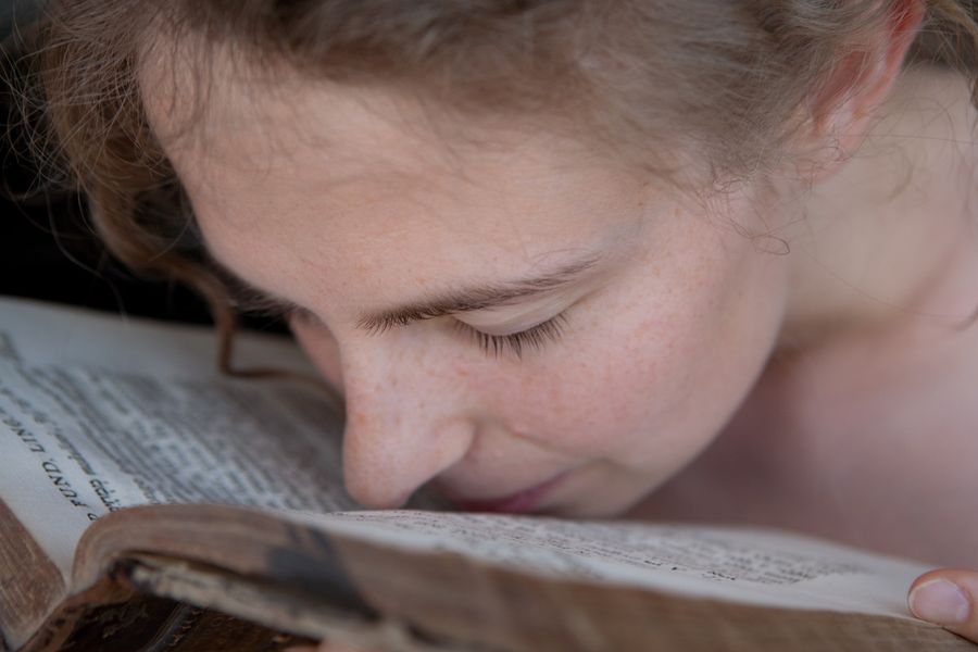 Il profumo della carta dei libri in risposta all'Intelligenza Artificiale