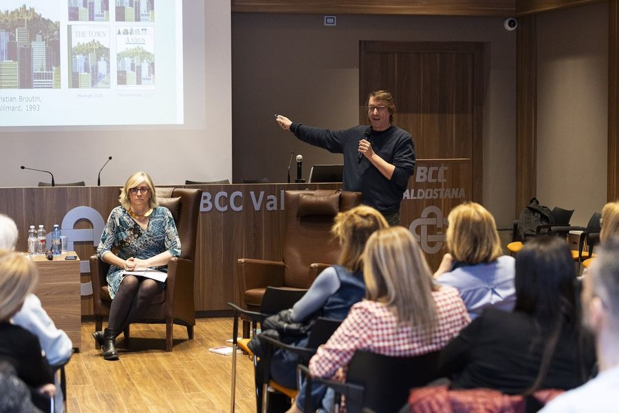 Una conferenza di The First Thurdsay (photo credit Moreno Vignolini) Una conferenza di The First Thurdsay (photo credit Moreno Vignolini)