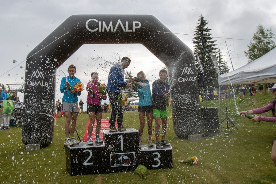 Podio vittorioso per Farcoz (photo credit Veronica Pirana) Podio vittorioso per Farcoz (photo credit Veronica Pirana)