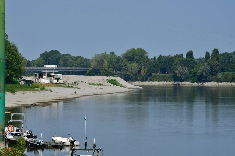 Una recente immagine del fiume Po nel tratto reggiano (photo credit Roberto Folloni)