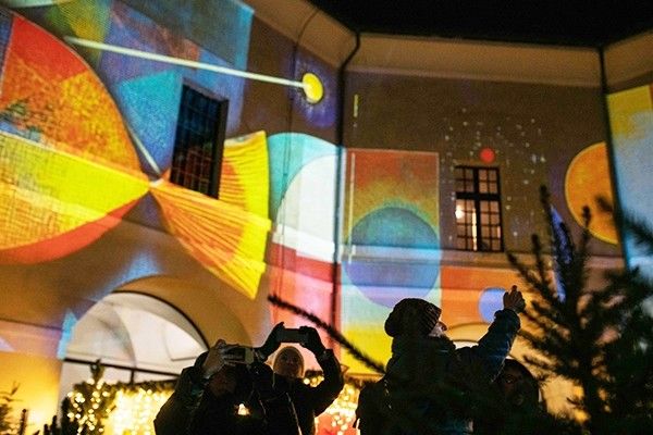 Il Forte di Bard accende il Natale: torna lo spettacolo di luci dedicato allo Schiaccianoci Il Forte di Bard accende il Natale: torna lo spettacolo di luci dedicato allo Schiaccianoci